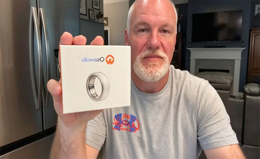 Mia Chen reviewing the smart ring on TikTok